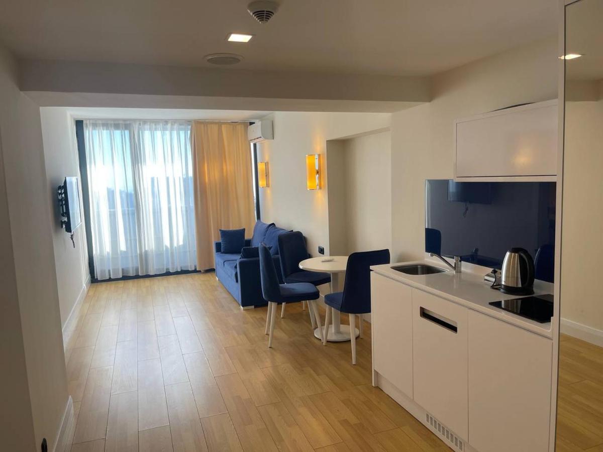 Trip Batumi Aparthotel ภายนอก รูปภาพ